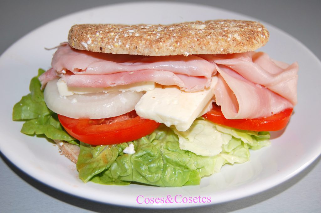 Sandwich Thins de Jamón y Feta