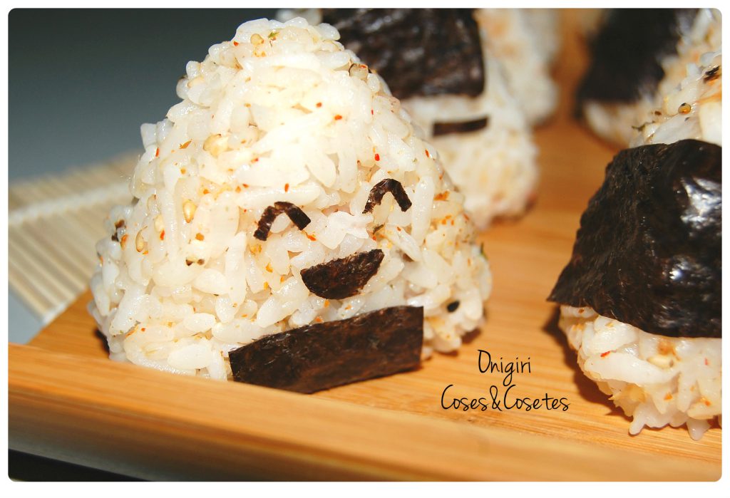 ONIGIRI: RECETA BÁSICA Y DE CARNE DE CANGREJO